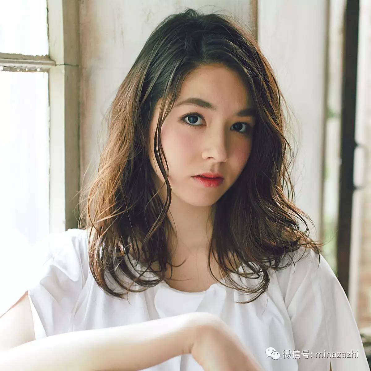 2022年最流行的发型长直发瓜子脸,2021年最流行的高颧骨发型中长发