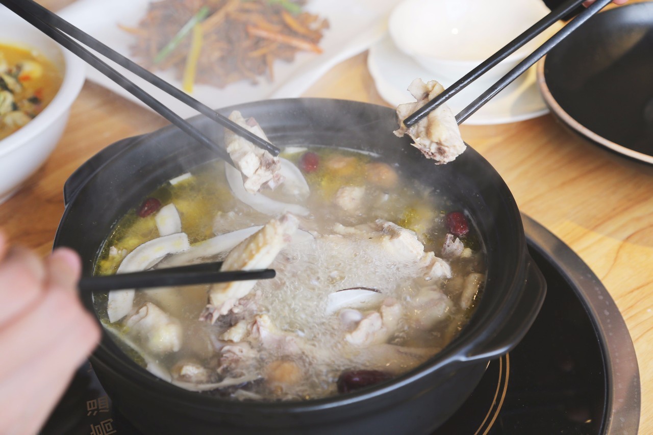 我敢保证，这是全汕头最好的“鸡店”！不按摩不看片，只叫①号鸡！