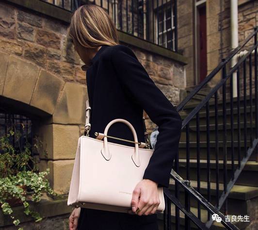 这些包包很是夏天的样子,低调又实用的大牌包包