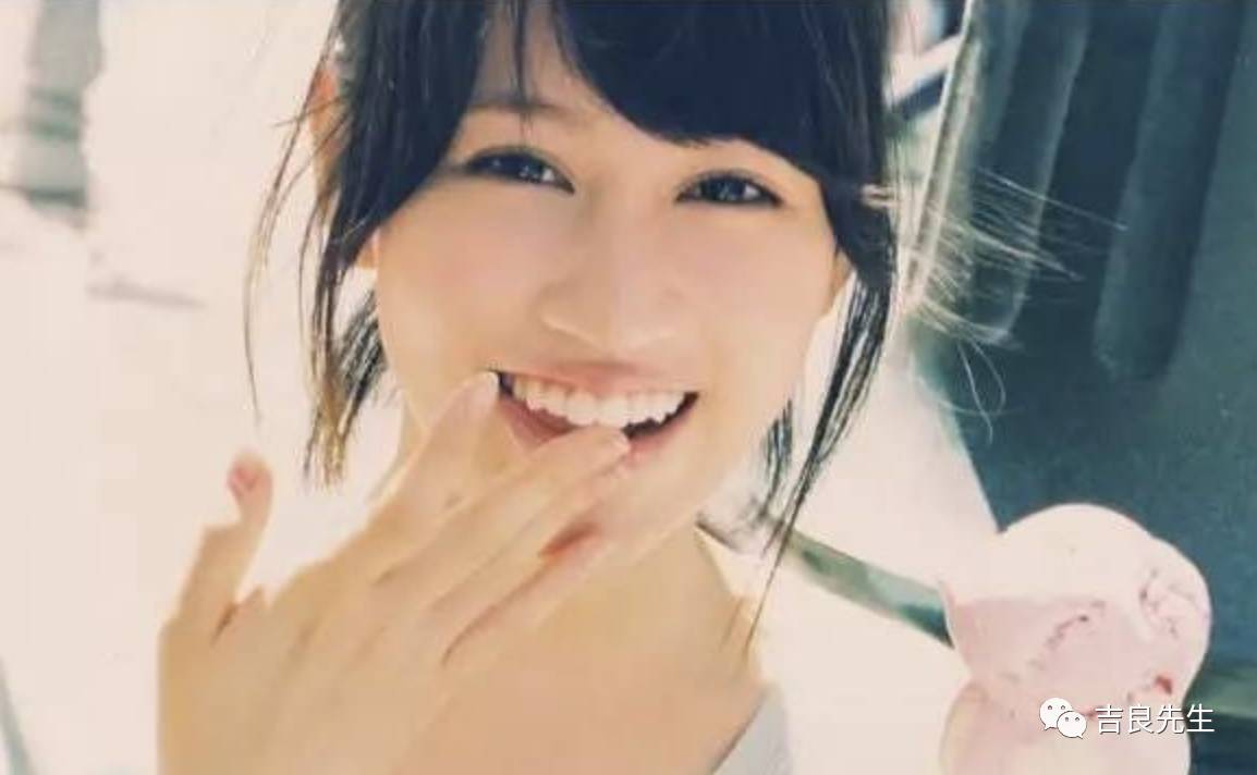 优衣库2023代言人现在是谁,优衣库代言人井柏然代言的外套