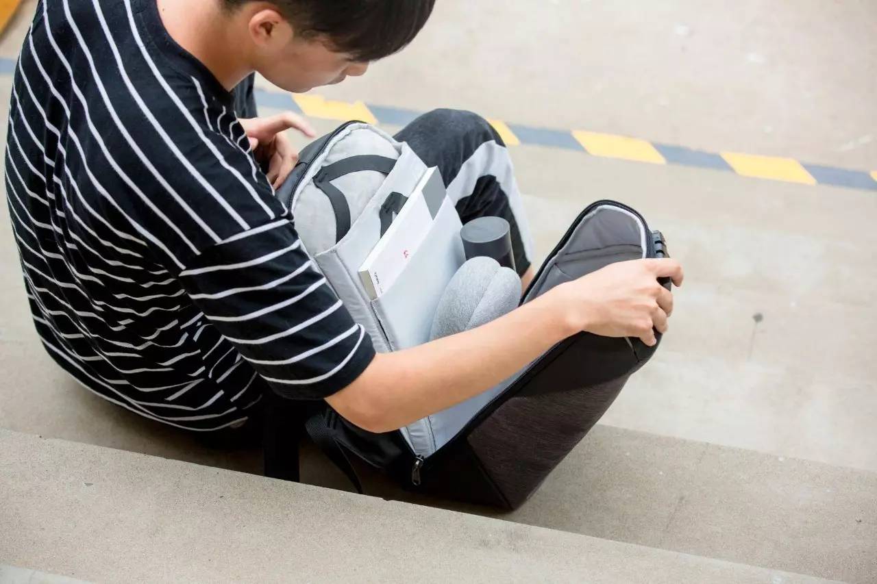 极客官舍丨我曾以为我的意中人不会是程序员，直到有一天他背上了它