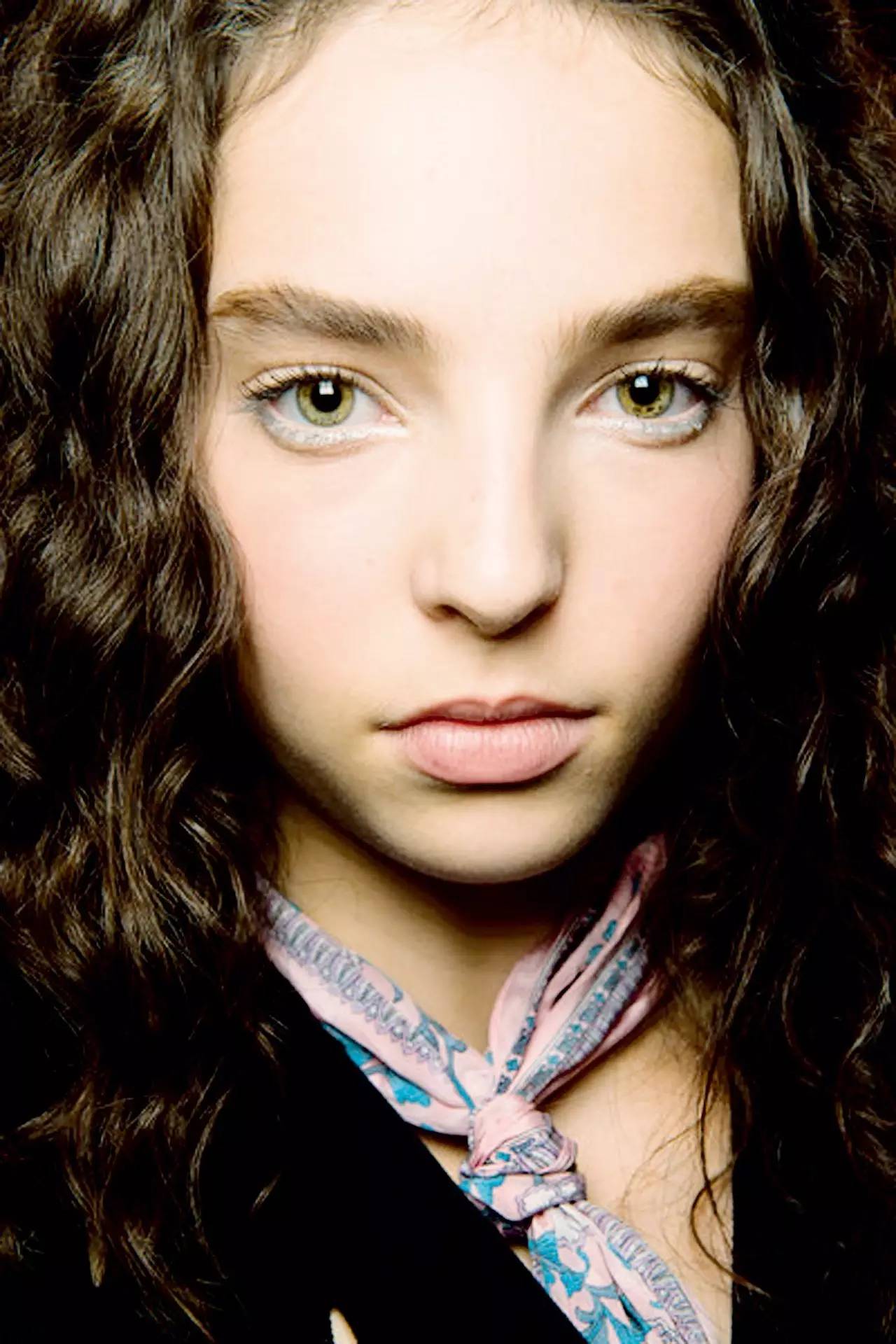 请疏忽墨镜下的眼妆 (雨天眼妆推荐)