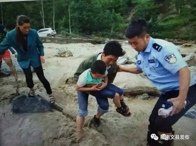 突如其来的冰雹让人措手不及,突如其来的地震告诉我们珍惜当下