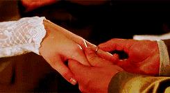 想给男朋友要七夕戒指高情商,如何给男朋友选求婚戒指