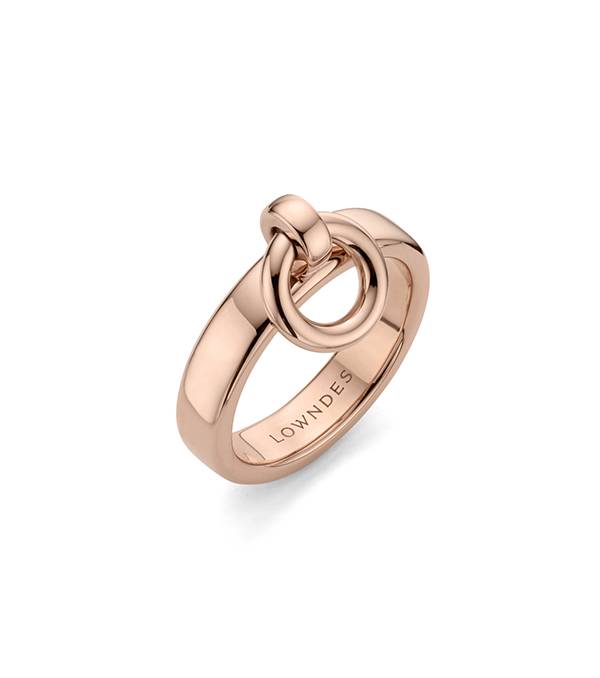 想给男朋友要七夕戒指高情商,如何给男朋友选求婚戒指