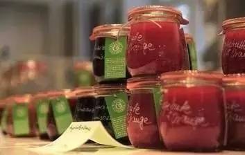 明明知道会倒闭，俩姑娘却还是开了这家零包装的超市，只为告诉你一件被疏忽的事