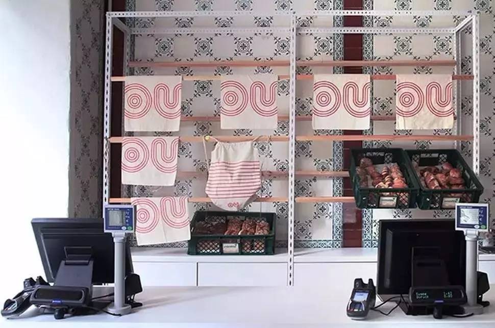 明明知道会倒闭，俩姑娘却还是开了这家零包装的超市，只为告诉你一件被疏忽的事