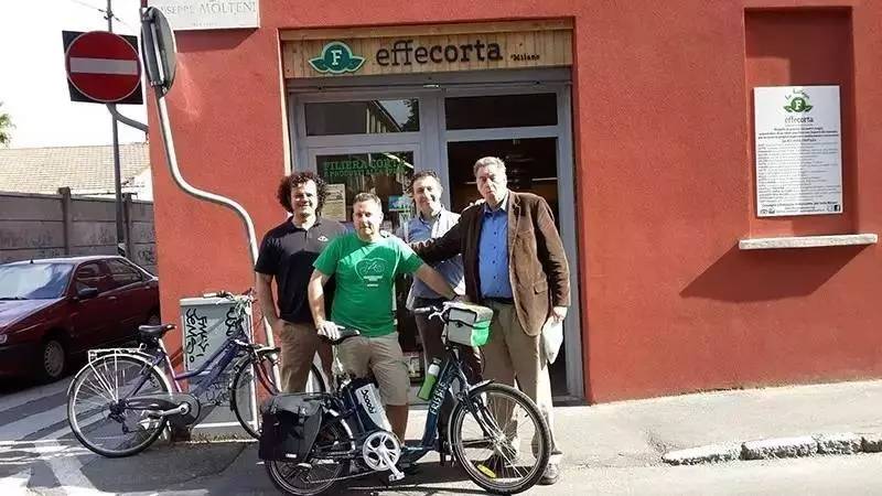 明明知道会倒闭，俩姑娘却还是开了这家零包装的超市，只为告诉你一件被疏忽的事