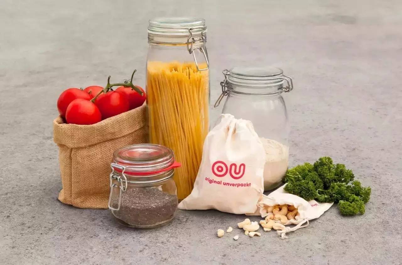 明明知道会倒闭，俩姑娘却还是开了这家零包装的超市，只为告诉你一件被疏忽的事