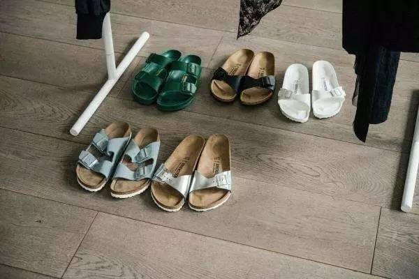 百搭拖鞋选哪一款便宜又好穿,好看又好穿还百搭还不发臭的拖鞋