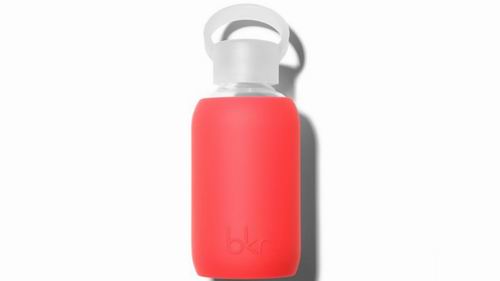 夜跑必备六大装备女,合适女生跑马的套装