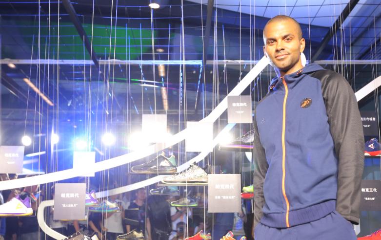 京城狂飙！帕克五代震撼来袭神器在脚看法国跑车驰骋纵横