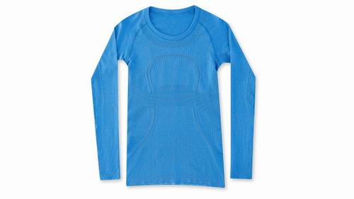 夜跑必备六大装备女,合适女生跑马的套装