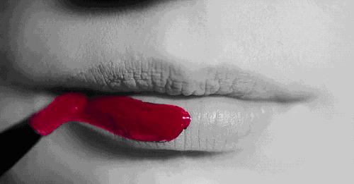 男朋友送你口红100支,男朋友一支口红都不宁愿送你