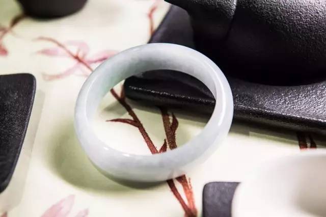 男朋友送你口红100支,男朋友一支口红都不宁愿送你