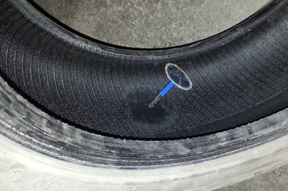 轮胎扎钉子敢不敢拔,汽车轮胎扎了钉子补胎后有影响吗