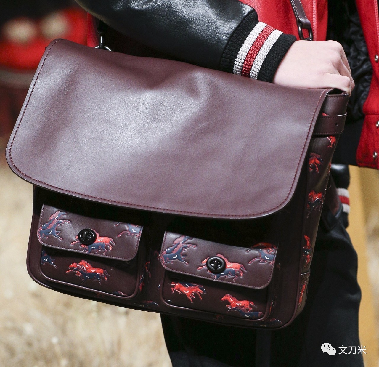 MK包包，曾经的王者荣耀如今“农药”，Coach在丛中笑