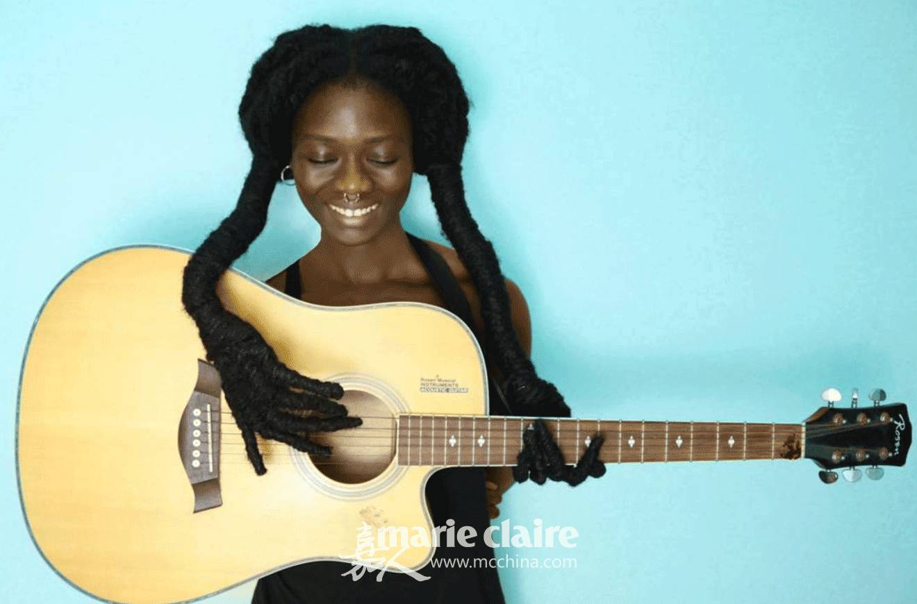 手机壳也能够照镜子补妆,手机壳可补妆