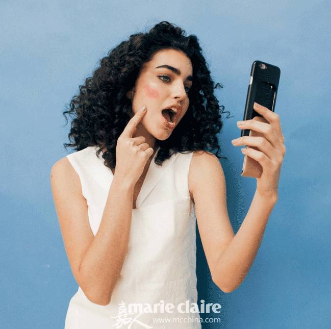 手机壳也能够照镜子补妆,手机壳可补妆