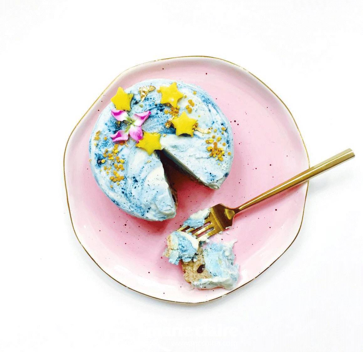 手机壳也能够照镜子补妆,手机壳可补妆