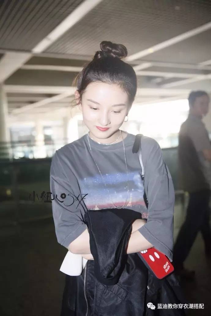 宋祖儿吊带裙搭配,欧阳娜娜西装宋祖儿