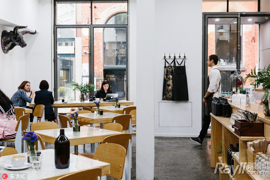 继炭黑冰激凌后黑芝麻糊版本的哥特拿铁也迈上了人生巅峰