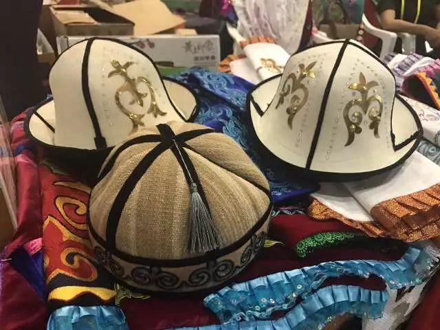 无锡吃货快去！2000多种商品，*疆新**红枣、台湾凤梨酥、阳山糯米饼分分钟抢空……看完只想立刻冲去现场！