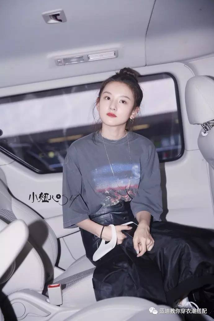 宋祖儿吊带裙搭配,欧阳娜娜西装宋祖儿