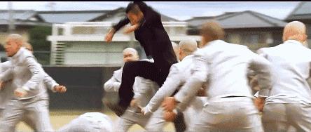 挖鼻孔的男人长相,挖鼻孔的男人