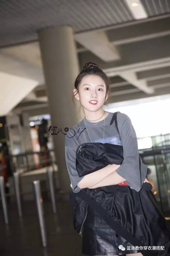 宋祖儿吊带裙搭配,欧阳娜娜西装宋祖儿