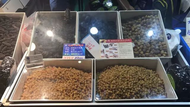 无锡吃货快去！2000多种商品，*疆新**红枣、台湾凤梨酥、阳山糯米饼分分钟抢空……看完只想立刻冲去现场！