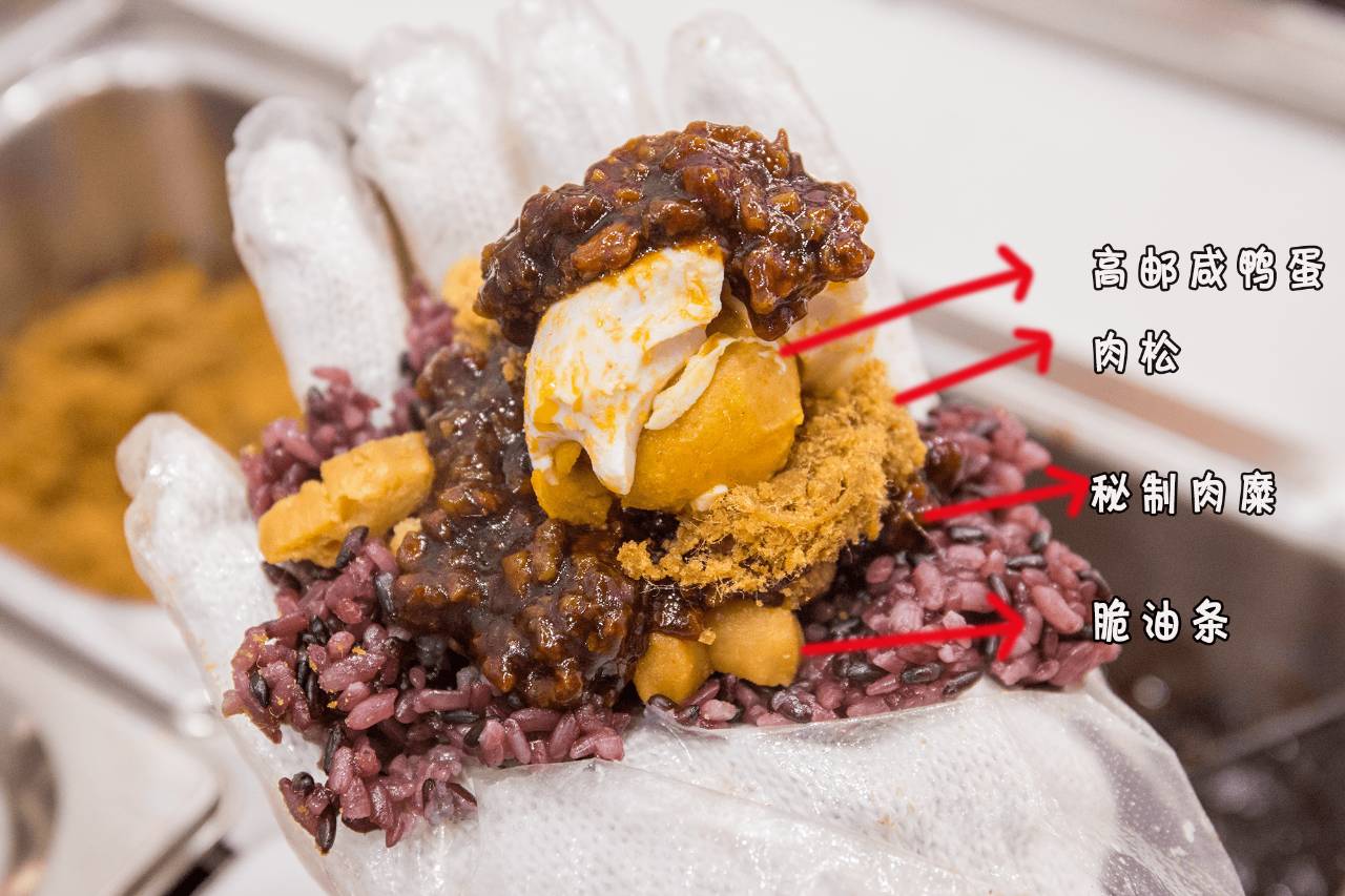 还吃啥子小面！称霸魔都25年的网红饭团杀来重庆，7块钱就能胀翻！