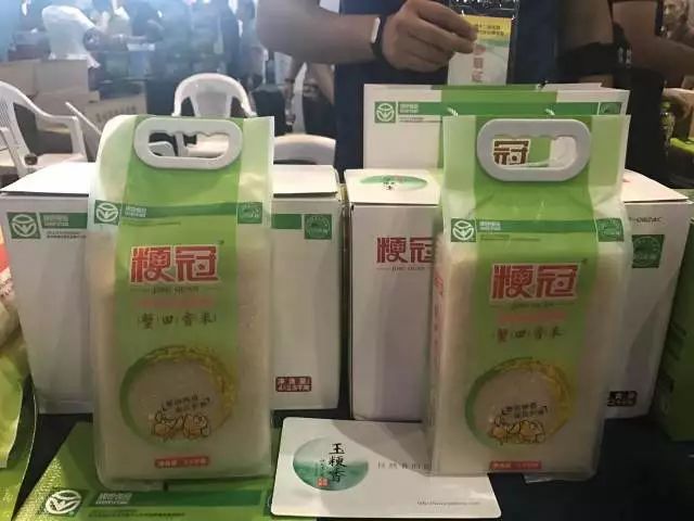 无锡吃货快去！2000多种商品，*疆新**红枣、台湾凤梨酥、阳山糯米饼分分钟抢空……看完只想立刻冲去现场！