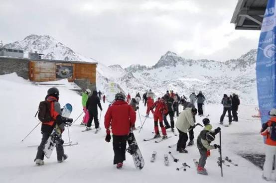 这个和县城一样大的国家，却有2000万中国黑户