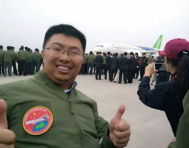 会开飞机的机器人,会开飞机的建筑师