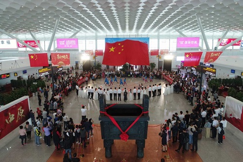 刚刚,这场千人快闪承包河南人的朋友圈,歌唱祖国响彻中原!