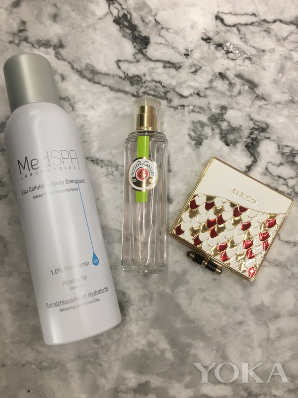 夏天出游化妆包多少钱一包,旅行必备多功能化妆包