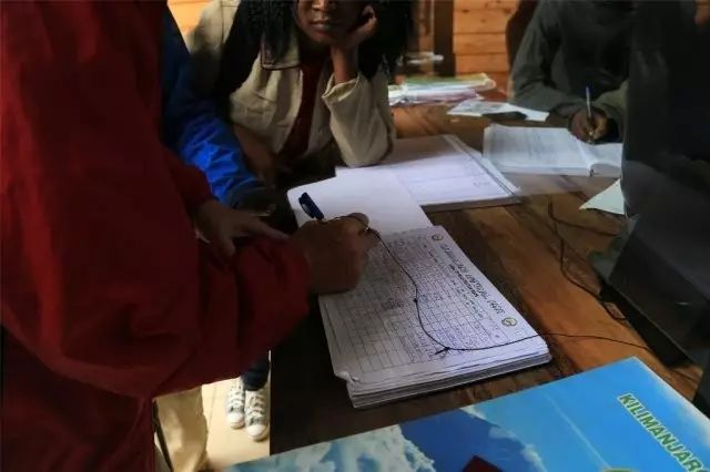 BLACKYAK牛人牛队｜登顶“非洲之巅”