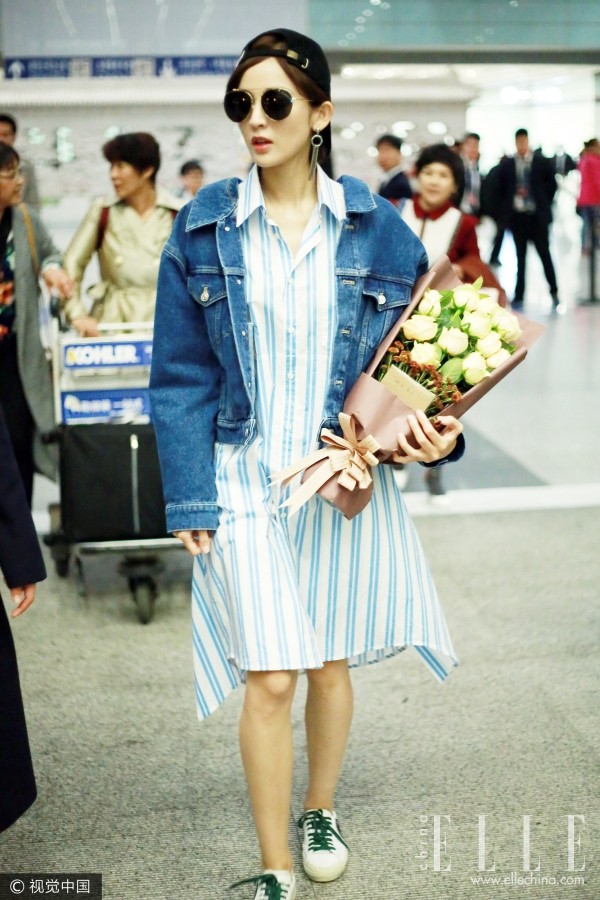 牛仔外套里穿什么,牛仔外套里穿什么比较好