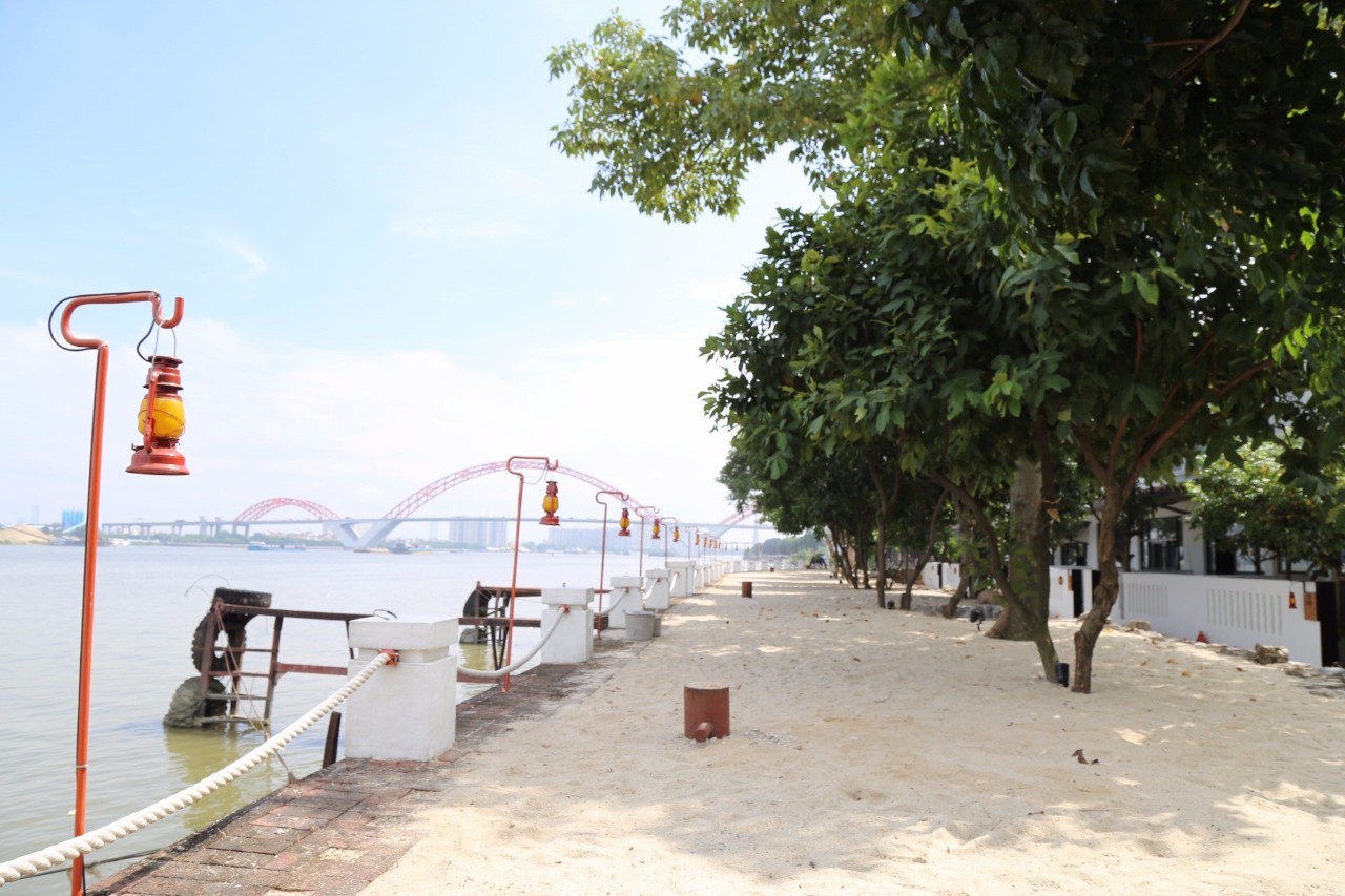 70后文艺大叔跑到这个“会吃福建人”的城市，用花砖、雪茄和伏特加，把废弃的修船厂变成最会撩妹的床