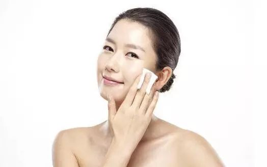 收敛毛孔的化妆水,混油皮闭口合适的化妆水