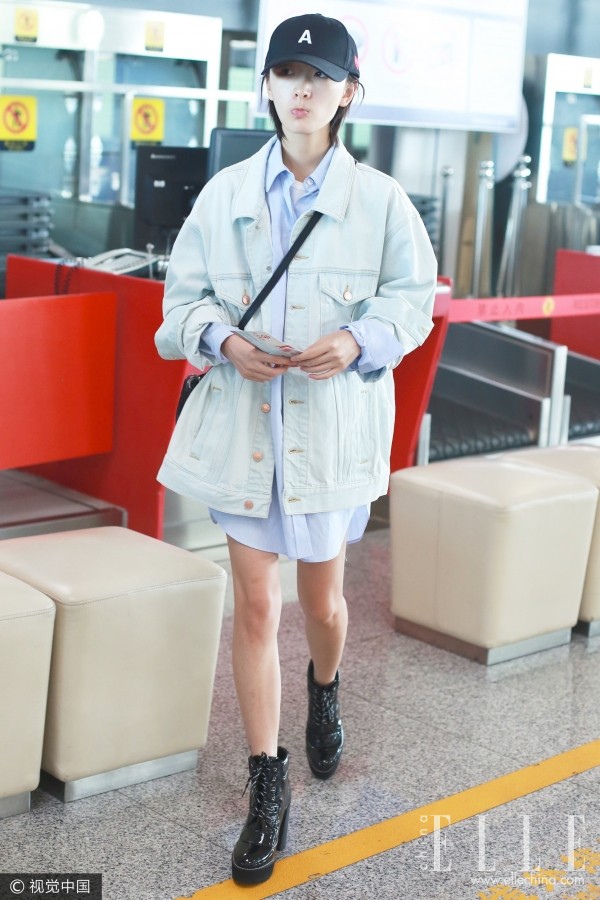 牛仔外套里穿什么,牛仔外套里穿什么比较好