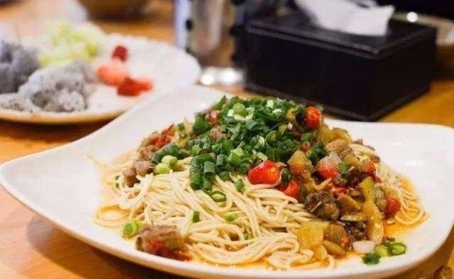 美好的假期从一束花开始,美好的假期从早餐开始