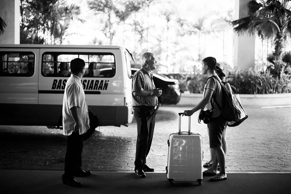 行李箱丢了怎么找回来啊,行李箱丢了怎么安慰