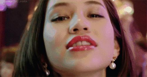 唐艺昕推荐洋甘菊唇膏,口红推荐唐艺昕