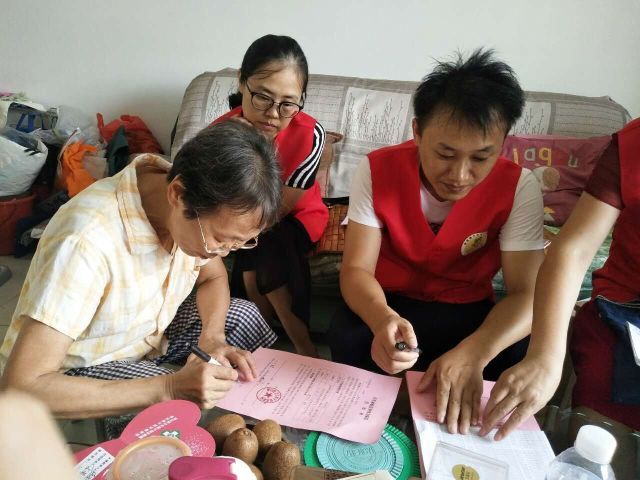 银龄安康行动助力老年人安享晚年,银龄守护关爱老人新闻发布会