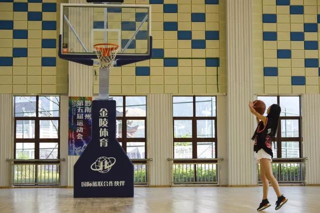 黔南荔波县体育馆开放时间,荔波体育馆可容纳多少人