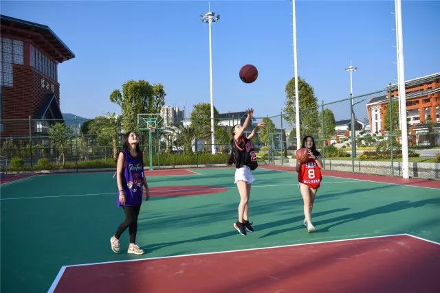 黔南荔波县体育馆开放时间,荔波体育馆可容纳多少人