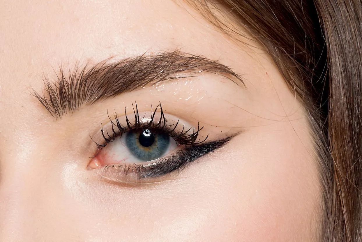 合适亚洲人的八种眼线画法 (眼线怎么画好看又粗又黑)