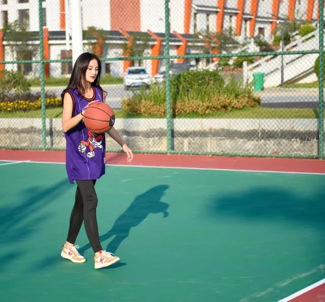 黔南荔波县体育馆开放时间,荔波体育馆可容纳多少人